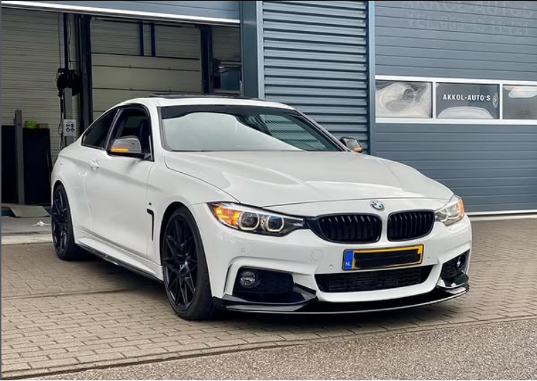 BMW coupe in studiolicht